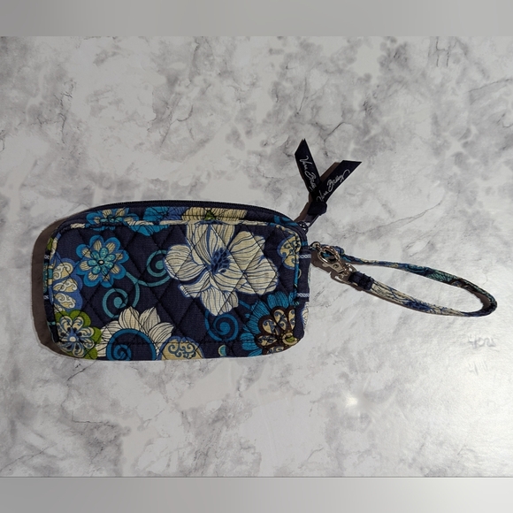 Vera Bradley Mod Floral Blue Retired Quilted Wristlet 7"x4" NWOT - Picture 1 of 9